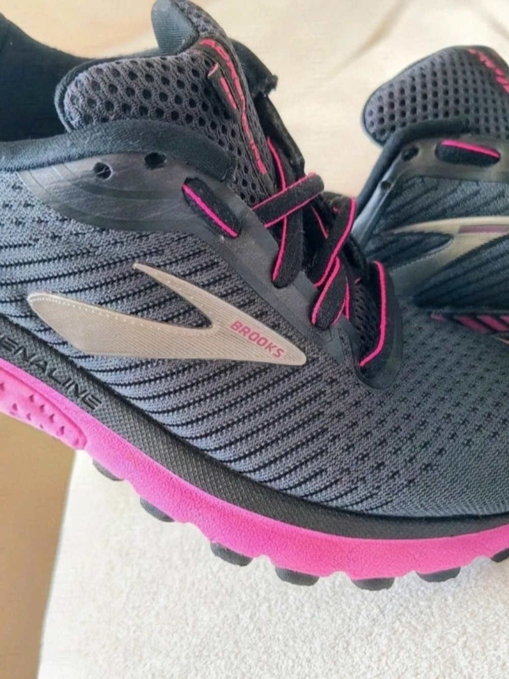 Brooks Adrenaline GTS sneakers 6.5